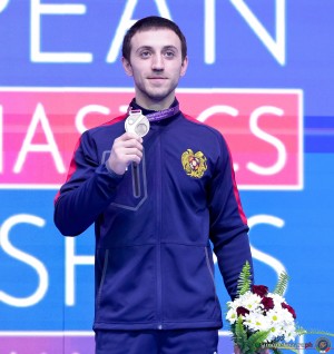 podium pommel horse ph simone ferraro sfa04383